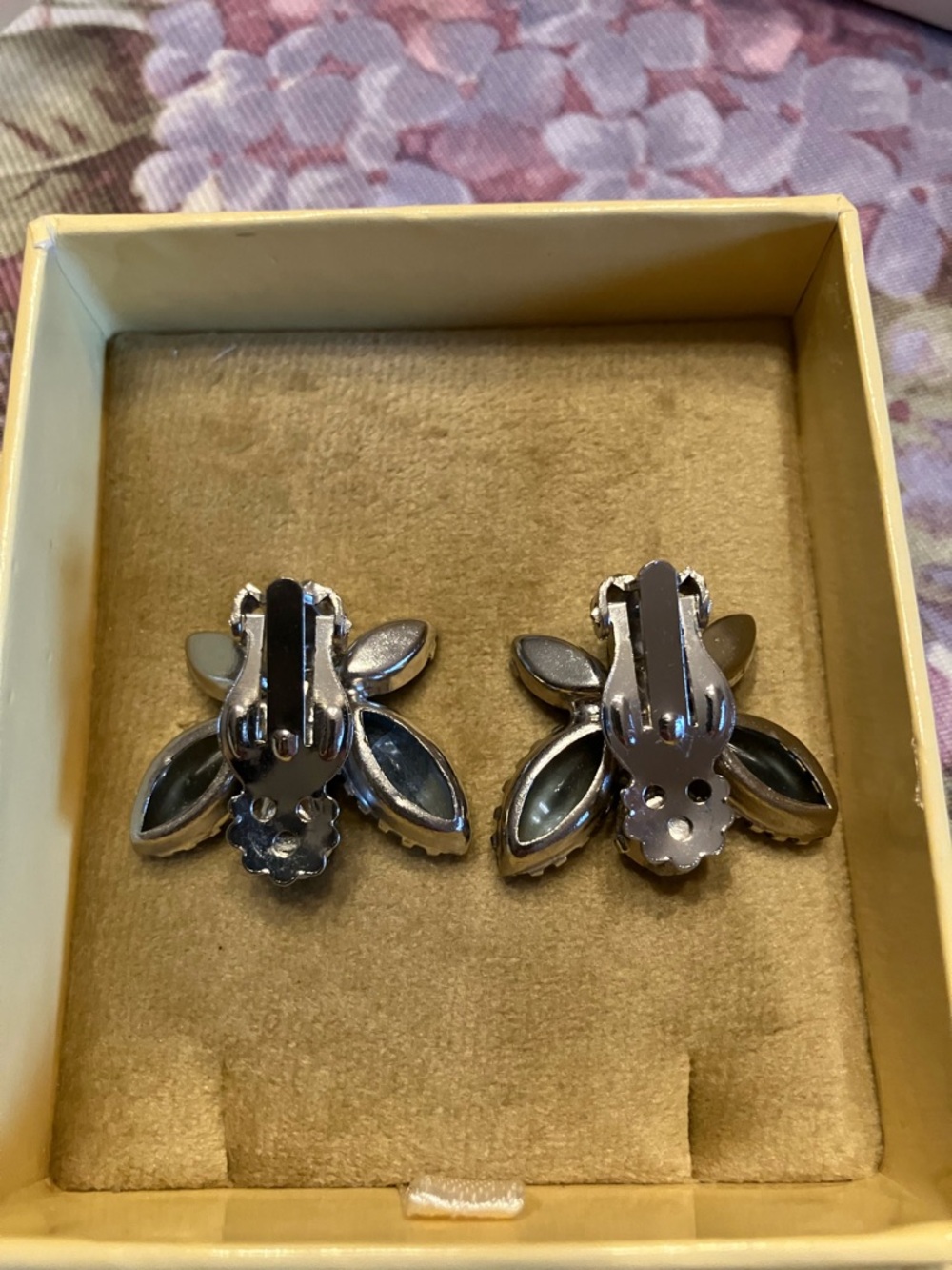 CRYSTAL NECKACE AND MATCHING CLIP EARRINGS - Picture 6 of 16